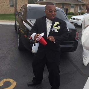 Meet your Posher, Efeezy